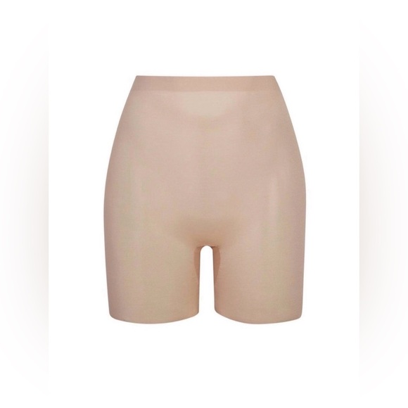 SKIMS Other - SKIMS Low Back Shapewear Shorts